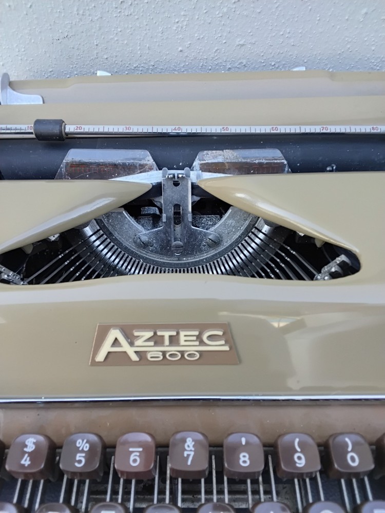 Aztec 600 german typewriter