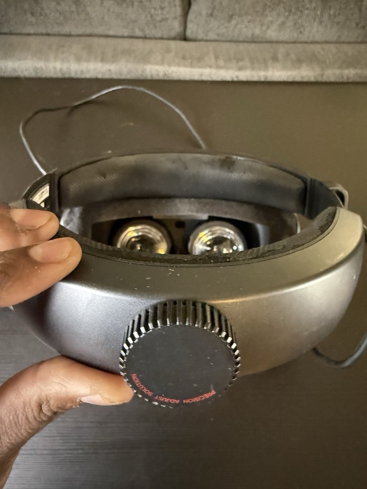 HP Windows Mixed Reality VR Headset Developers Edition - Cable & Controllers