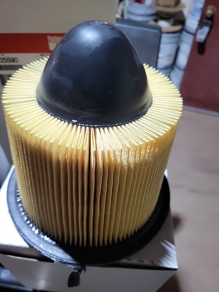 NOS Fleetguard AF25590 Air Filter