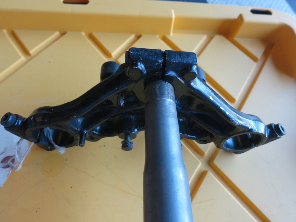 82 YAMAHA SECA TURBO TRIPLE CLAMP ASSY