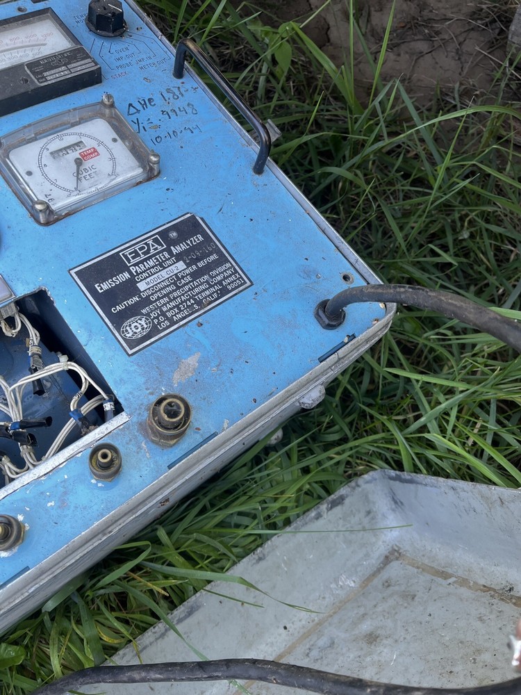 Vintage Emission Parameter Analyzer - Model C-2