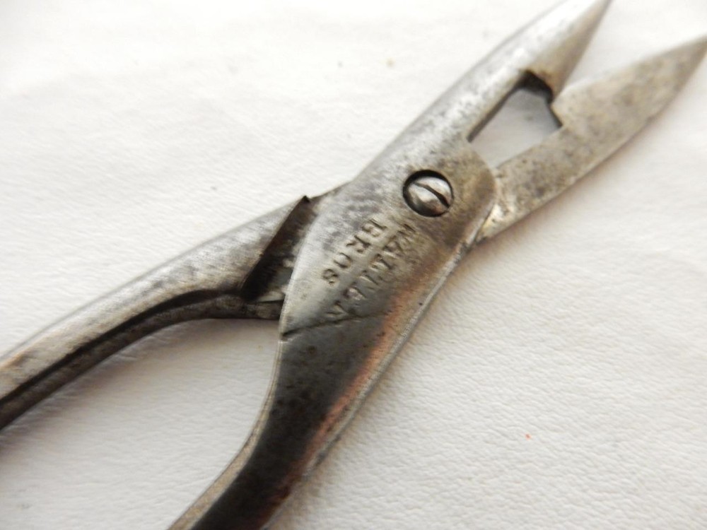 VINTAGE WALTER BROTHERS, BUTTON HOLE SCISSORS, SHARP