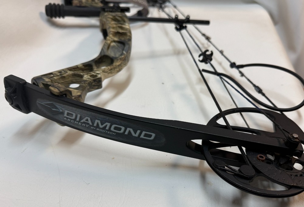 Diamond BowTech Infinite Edge Pro 5-70# 13-31in Compound Bow RH