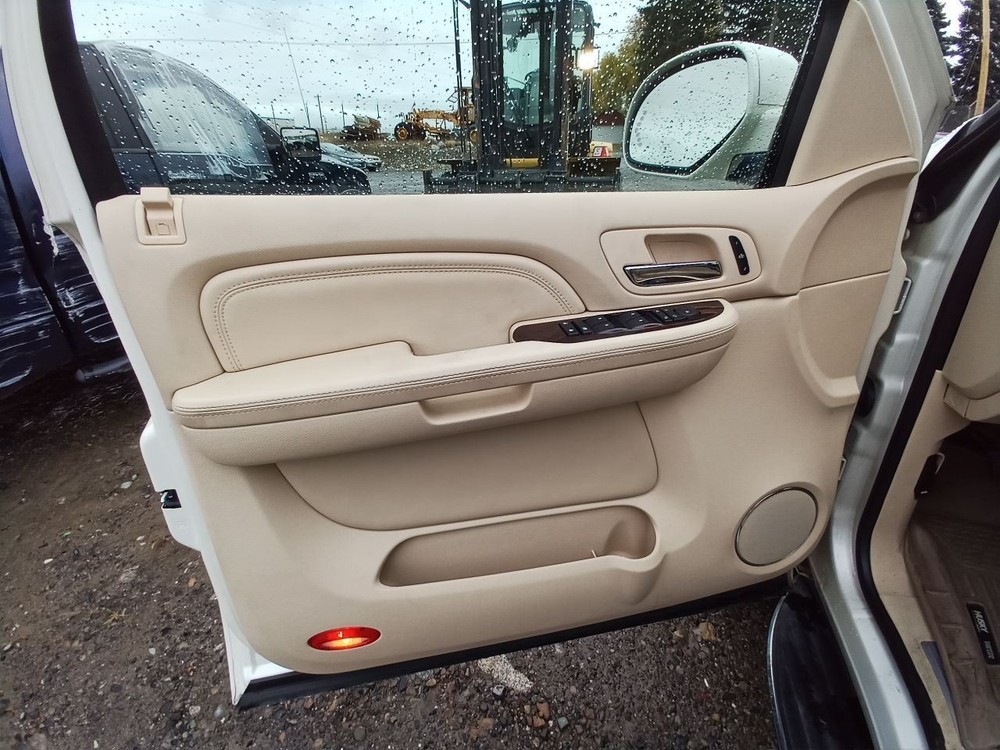 ESCALADE 2007 Battery Tray 12569654