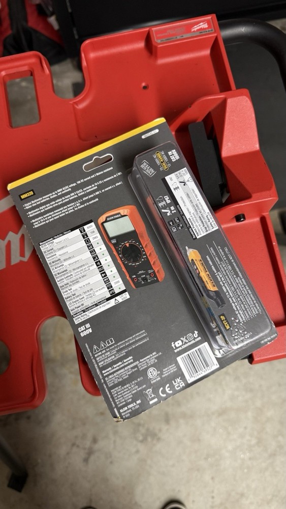 Klein Tools MM320 Electrical Test Kit Digital Display Data Hold Auto Power-Off