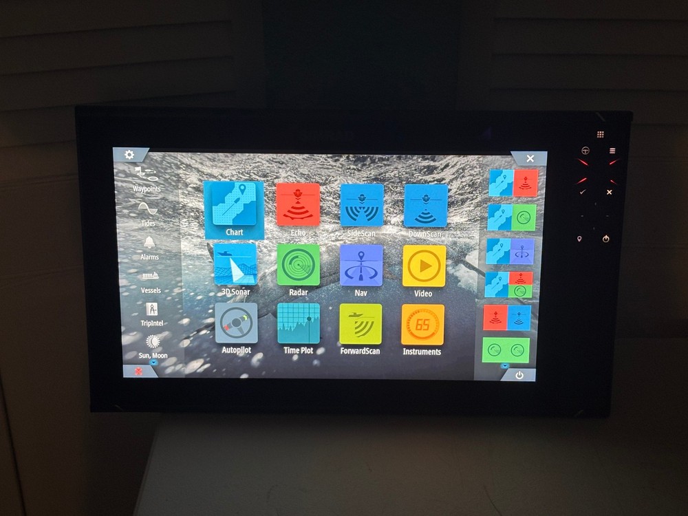 Simrad NSS16 evo3 16” MFD Chartplotter Fishfinder Multifunctional Display