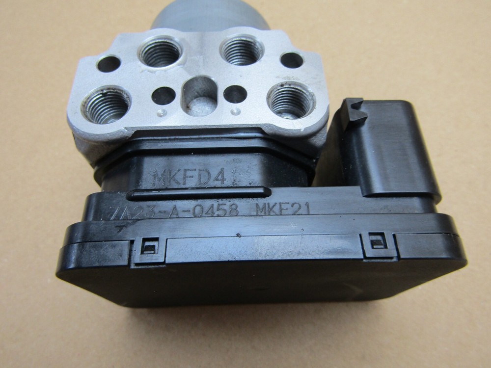 Honda CBR1000RR Fireblade 2017 ABS pump control module (11185)