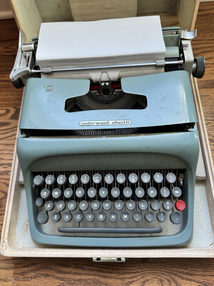 Olivetti Underwood Studio 44 Manual Vintage Typewriter With Case Needs Work