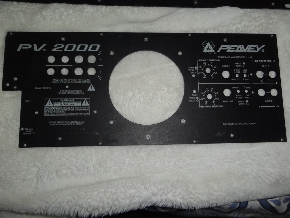 Peavey PV 2000 Amplifier Front and Back Panels