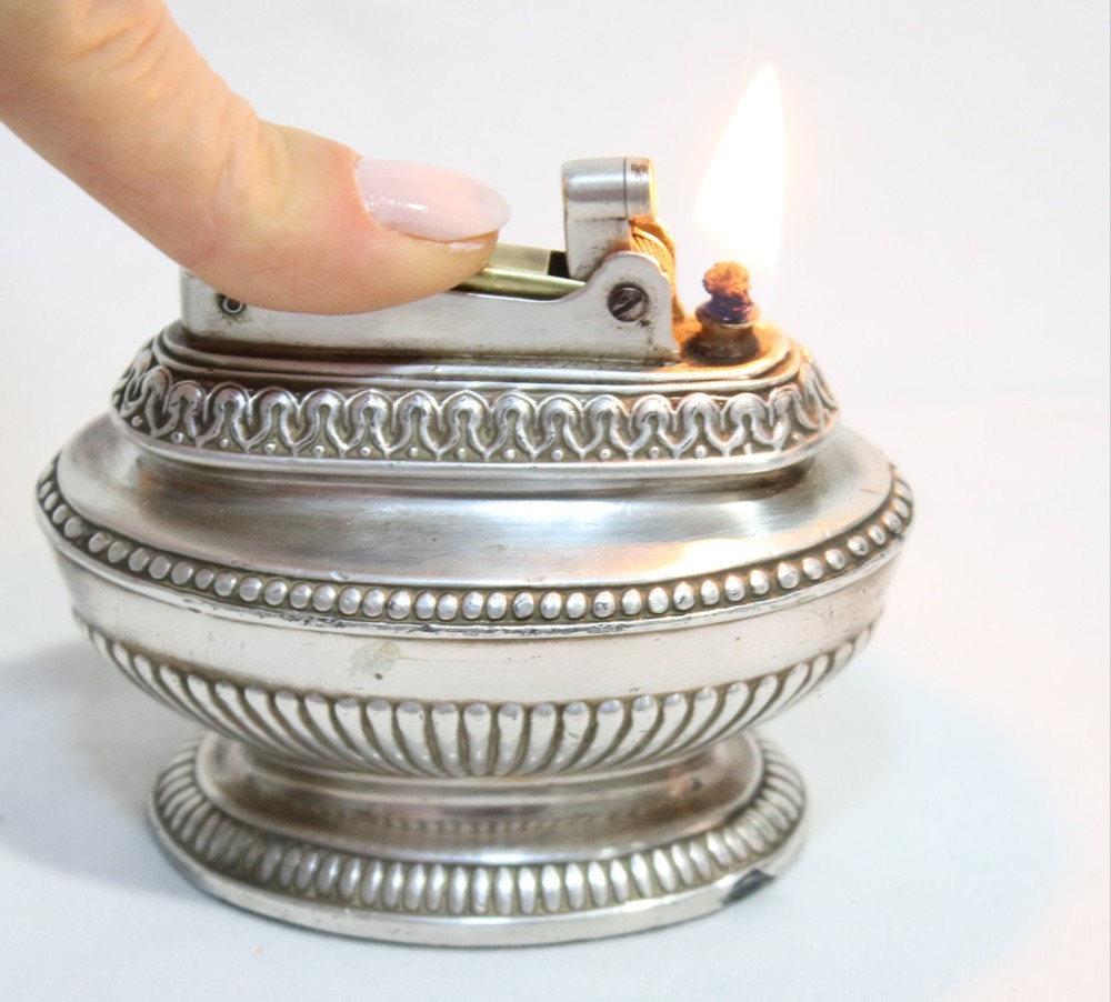 Vintage Silver Plate Ronson "QUEEN ANNE " Table Lighter Working Condition