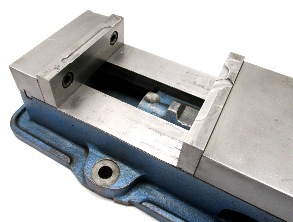 KURT ANGLOCK 6" MILLING MACHINE VISE w/ JAWS - #D60