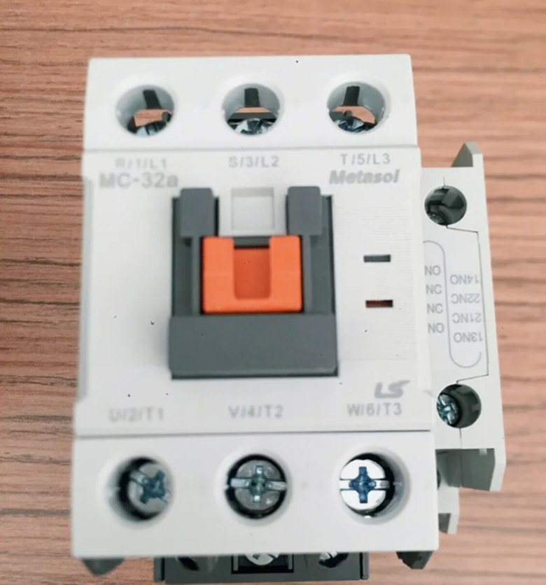 1pcs MC-32A AC220V LS GMC AC contactor for power generation.