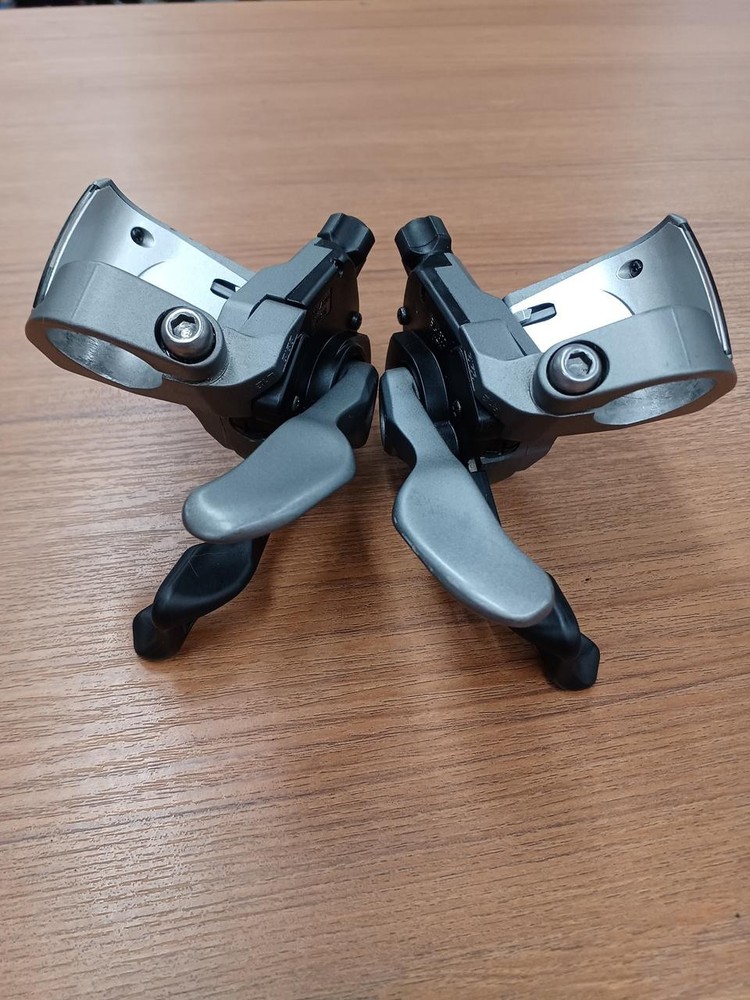 SL-4600 shifters left and right