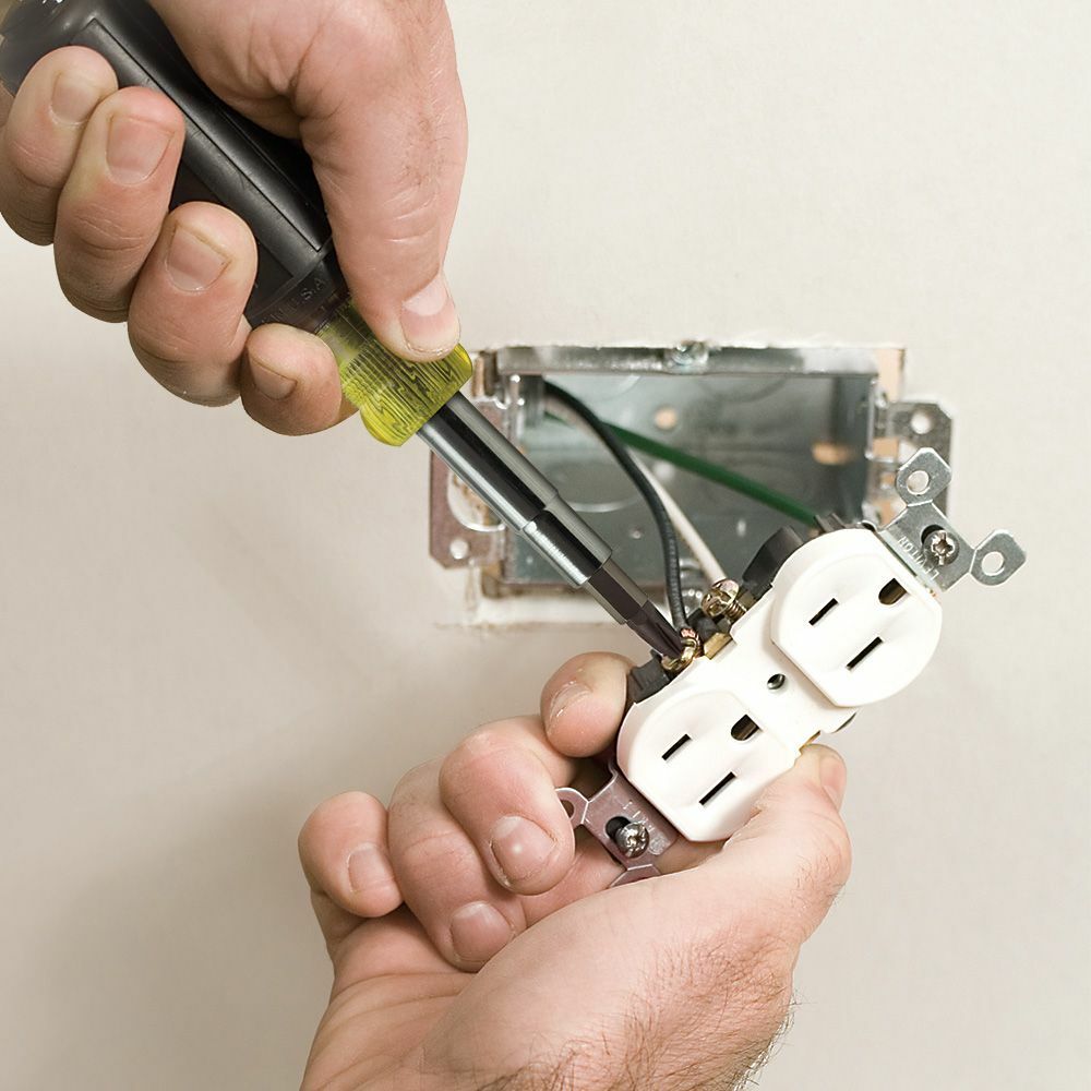 Klein Tools 32500 Multi-Bit Screwdriver / Nut Driver, 11-in-1