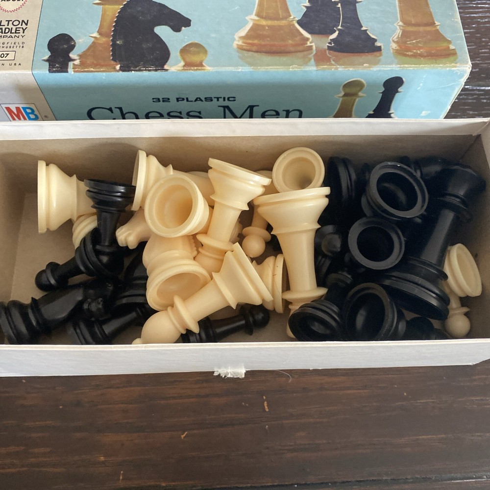 Vintage Milton Bradley 32 Plastic Chessman In Original Box. Nice Set.