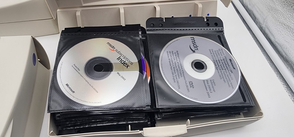 400 Discs Microsoft MSDN DVD CD Software Lot 2000-2008 w/ MSDN Cases