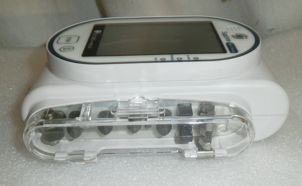 QCORE Sapphire multi therapy pump with accessories (has bad battery)