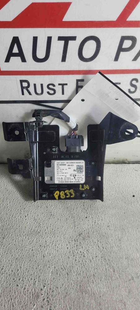 22 23 24 HYUNDAI TUCSON Camera/projector