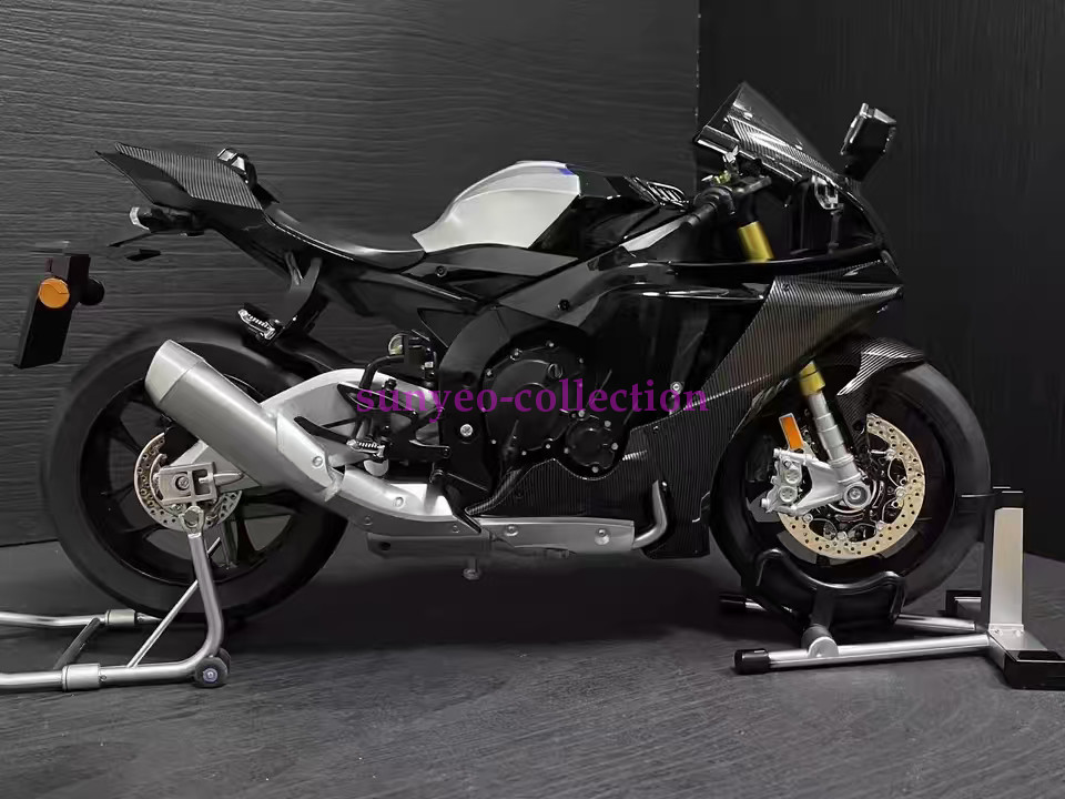 1/6 R1M Diecast Alloy Motorcycle Model - Key Start & Spray Function