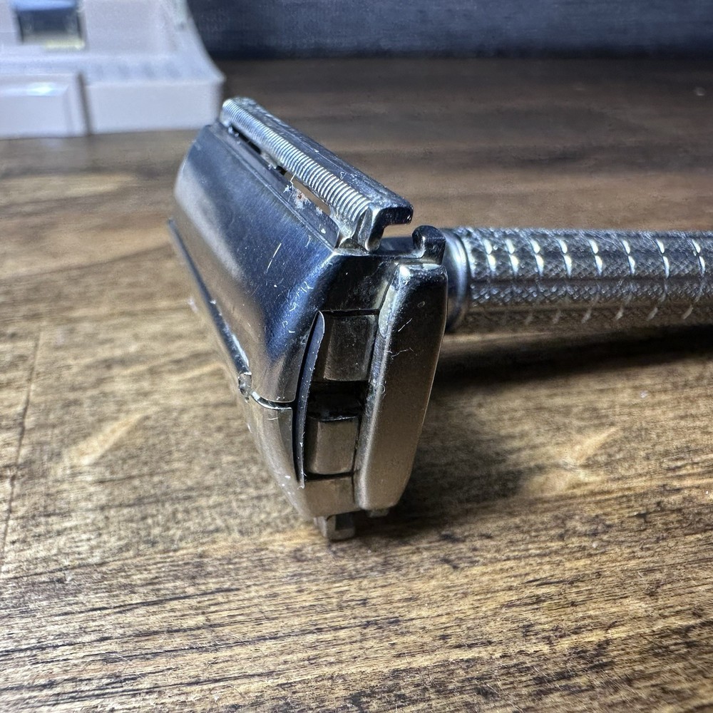 Vintage 1950’s Gillette Razor With Plastic Case & Extras