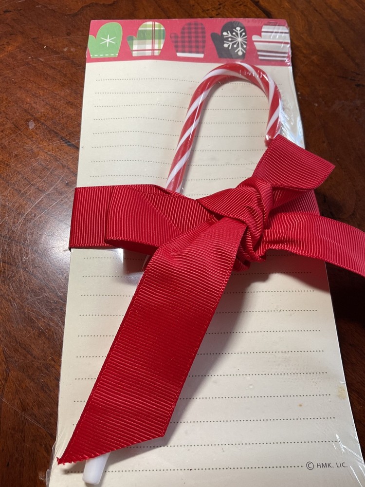 Hallmark Magnetic NOTE LIST PAD  WITH CANDY CANE PEN NIP