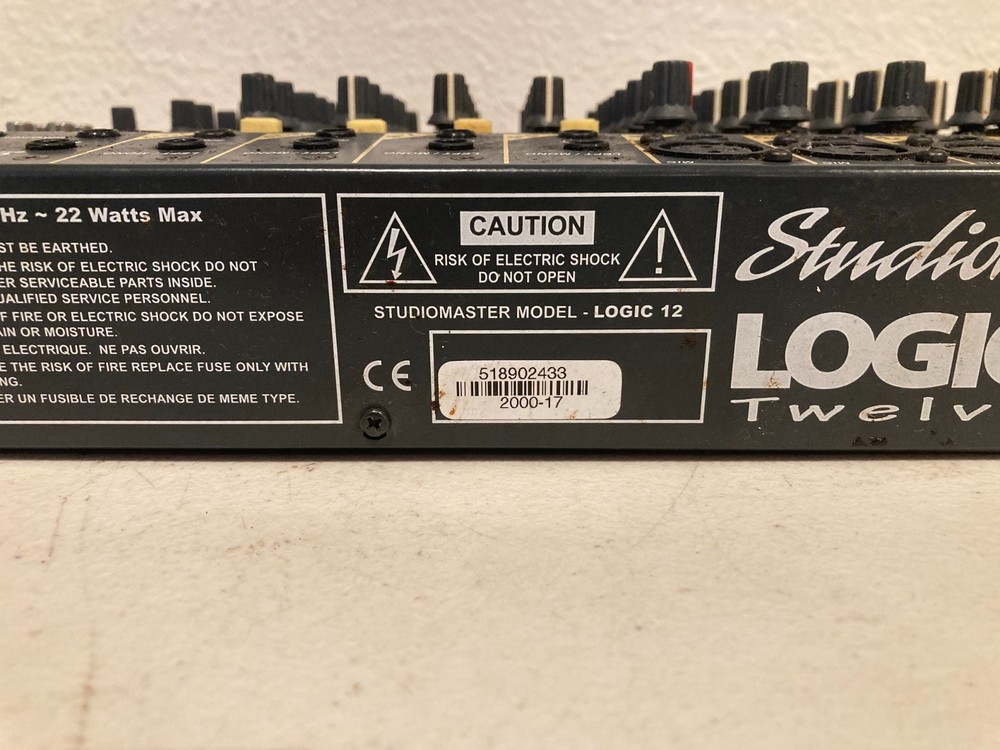 Studiomaster Logic Twelve Mixer