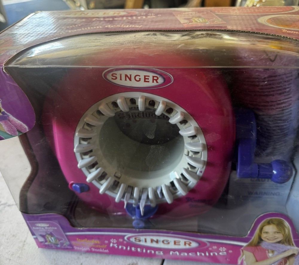 Singer Knitting Machine Age 6+ NIB