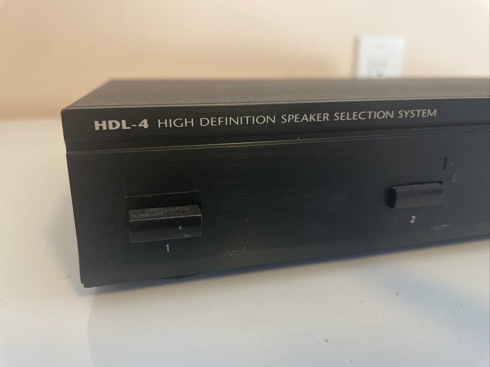 Niles HDL-4 High Definition Speaker Selection System 1 Input 4 Output