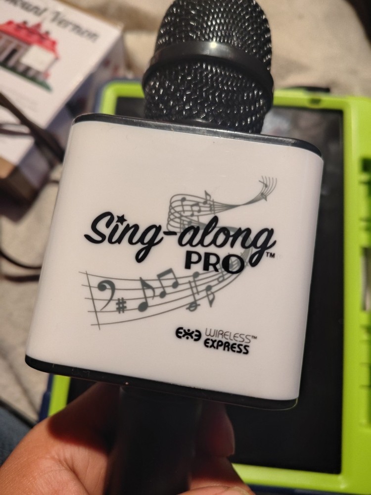Sing Along Pro Microphone WIRELESS A USB Drive An A Charging Port