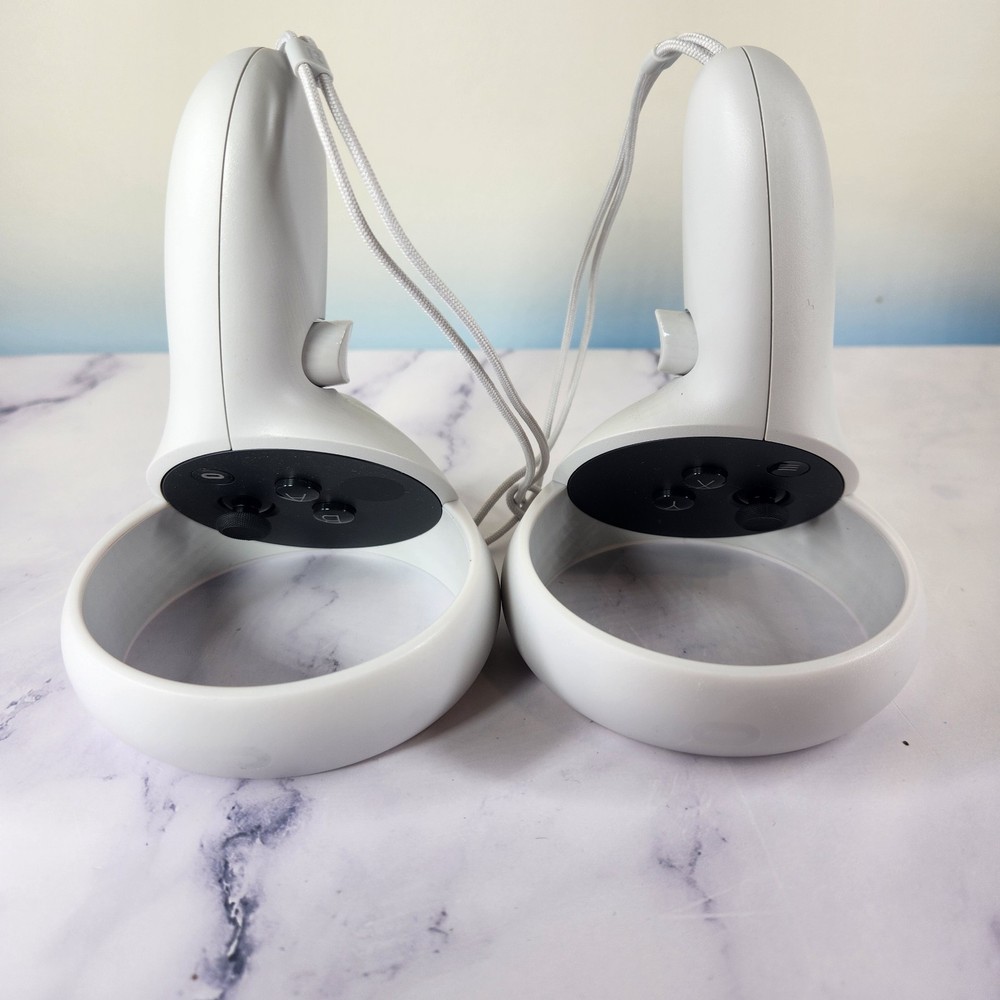 Meta Oculus Quest 2 Standalone Virtual Reality Left And Right Controller White