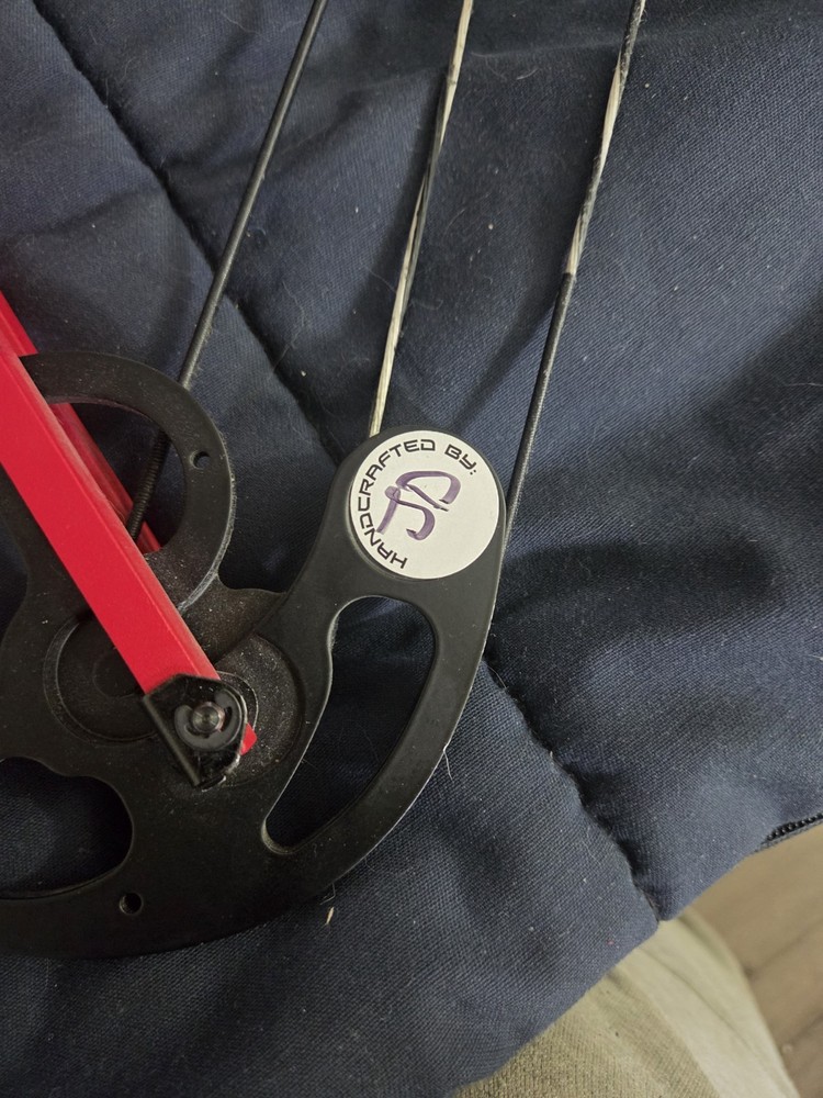 Used Genesis Compound Bow w/TruGlo Sight Starter Bundle