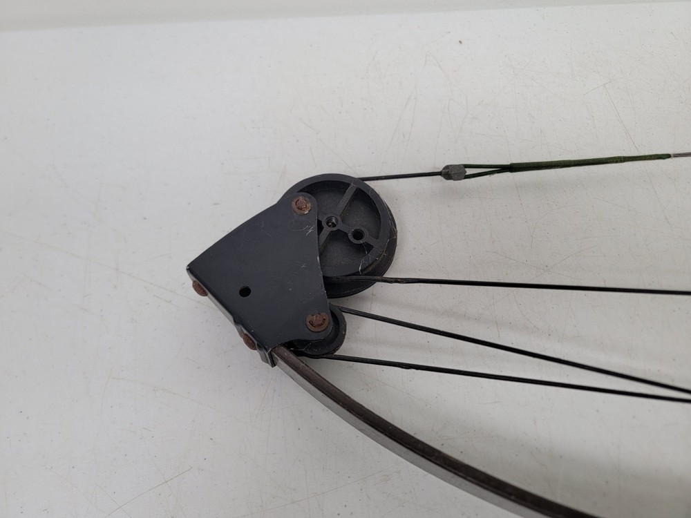 Bear Whitetail Hunter Right Hand Vintage Compound Bow WH-744079