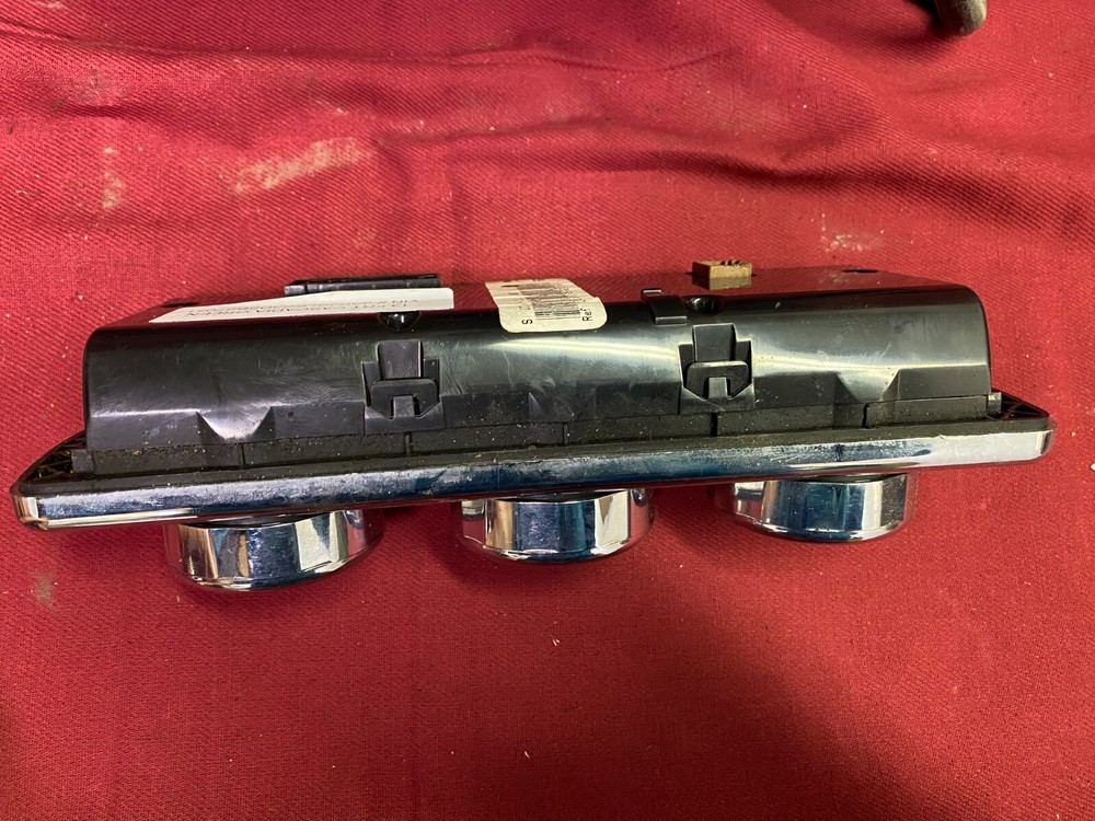 Freightliner A22-60645-501 Climate temperature control panel HVAC CHROME FACE