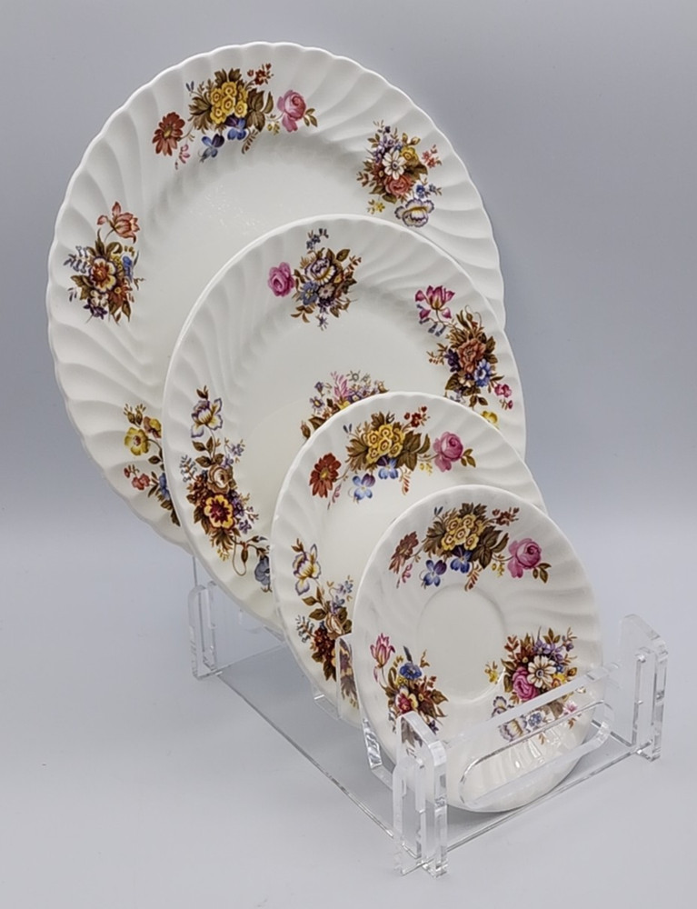 Aynsley Fine Bone China Summertime Pattern 5 Piece Place Setting READ BLUE