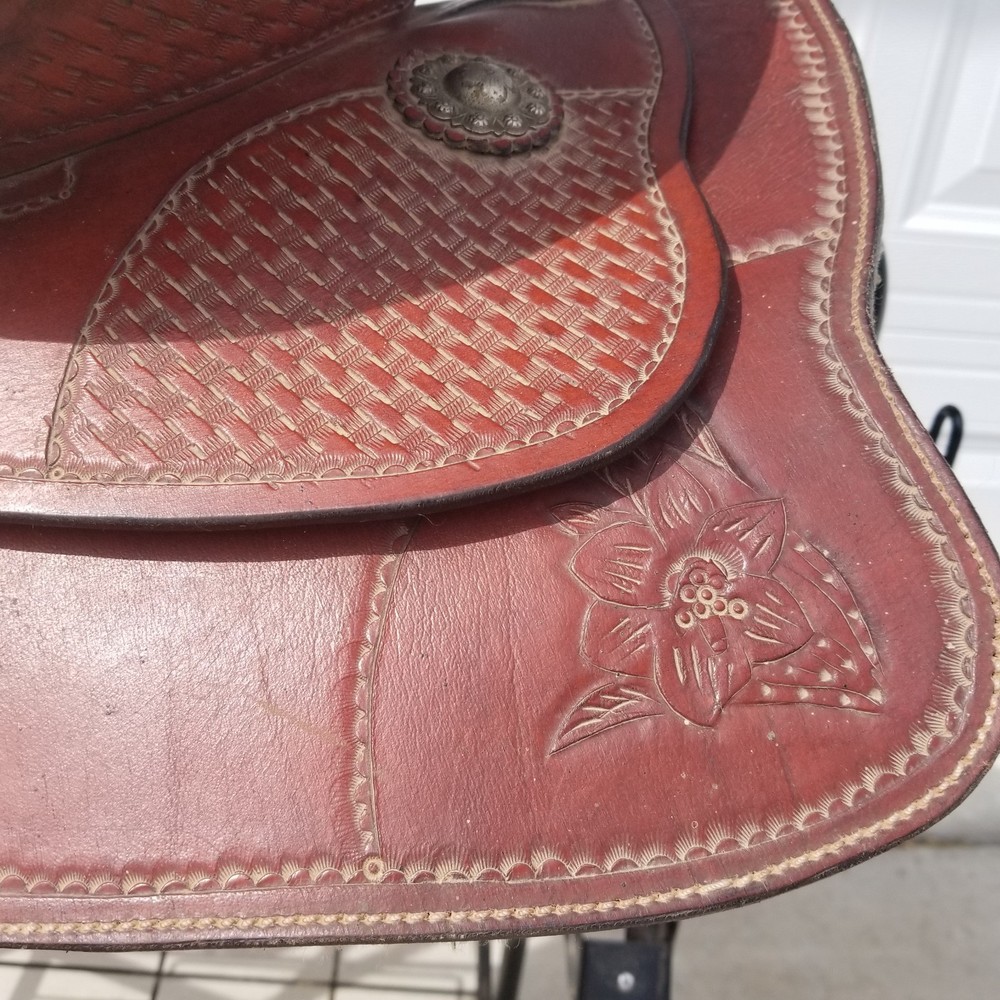 Western Saddle 17 inch tree, beautiful tooling
