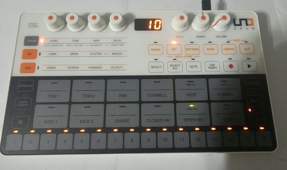 IK Multimedia UNO Drum Analog Drum Machine Groovebox MIDI USB