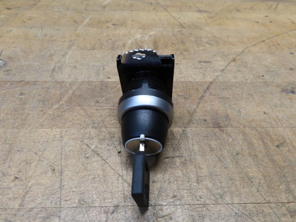 BACO L21NA00 3 position keyed selector switch (@D33)