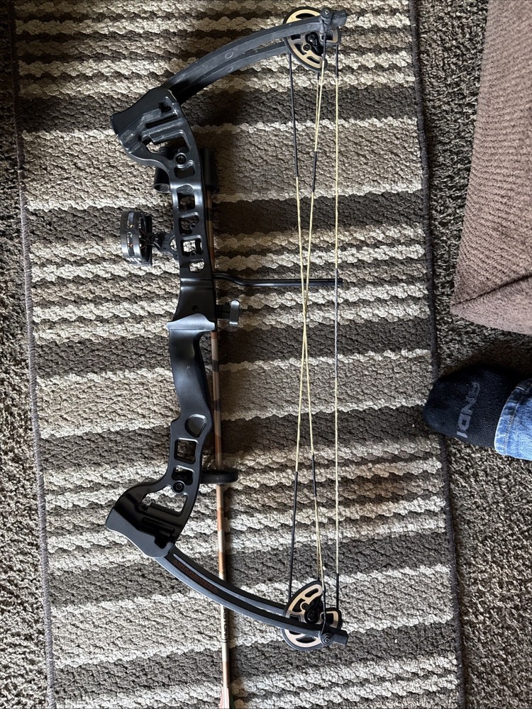 compound bow right hand used