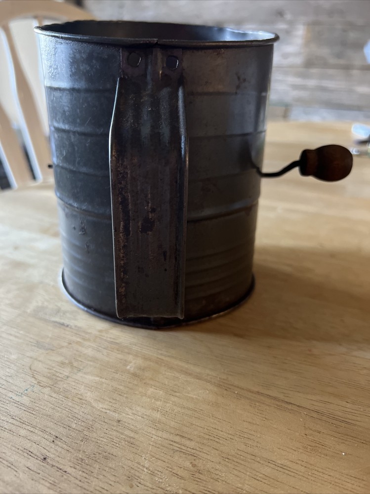 Vintage Bromwell’s Measuring Sifter 5 Cup - Preowned