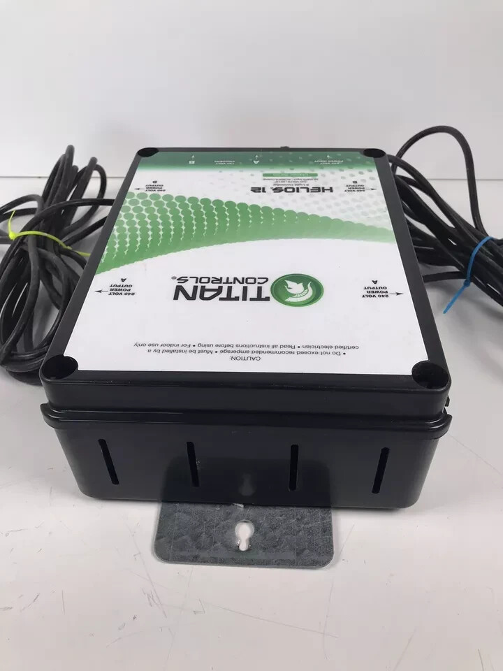 Titan Controls Helios 12 (240 Volt) 8-Light Controller with Dual Trigger Cords