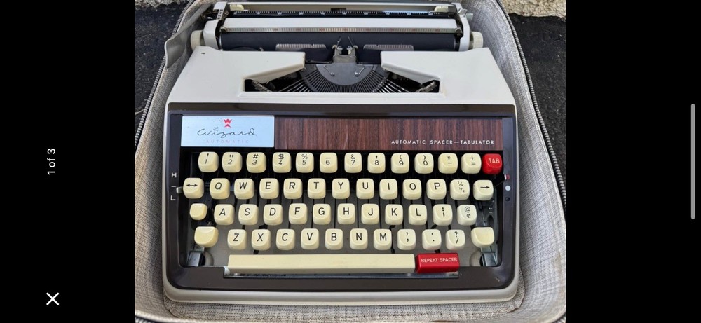 Brother Wizard Automatic Spacer Tabulator Typewriter With Case 1972