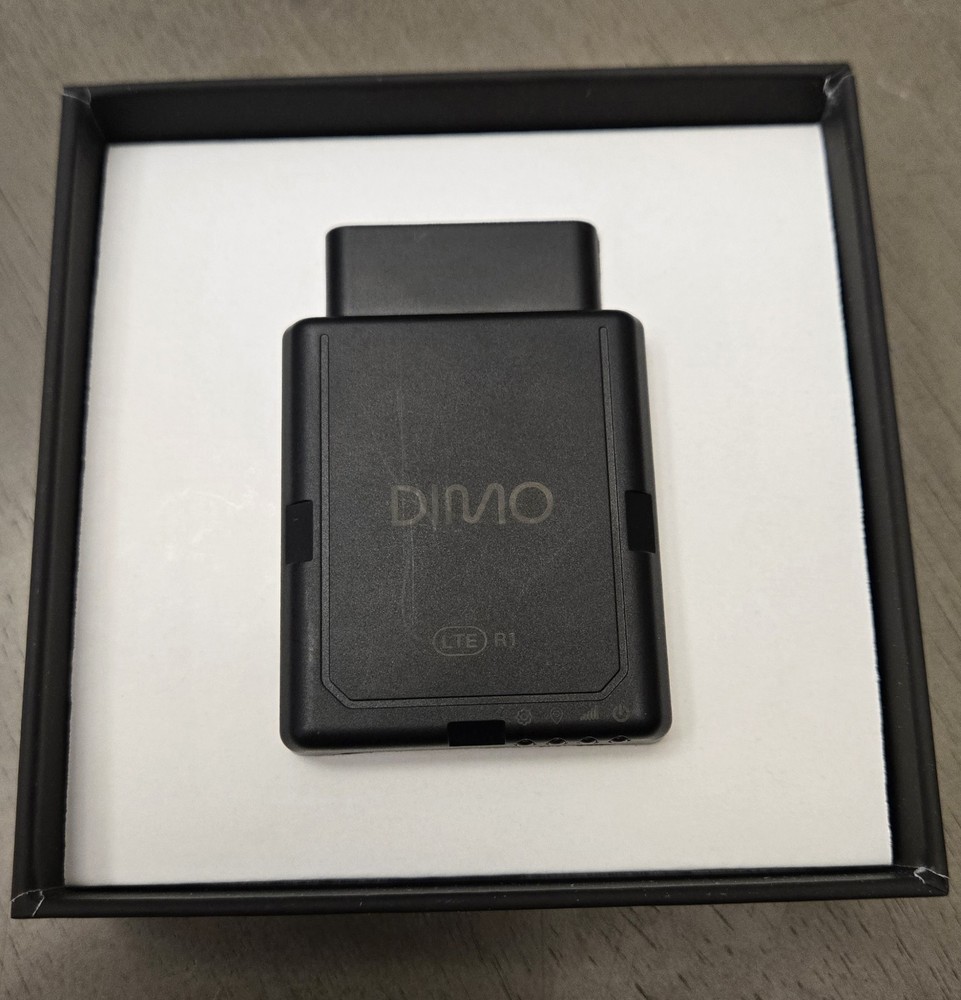 DIMO R1 GPS Vehicle Tracker with Real-Time Location