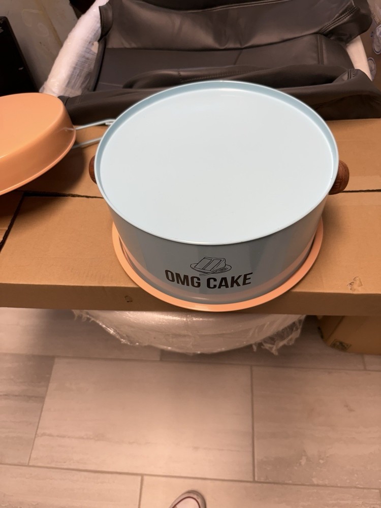 OMG Retro Cake Tin