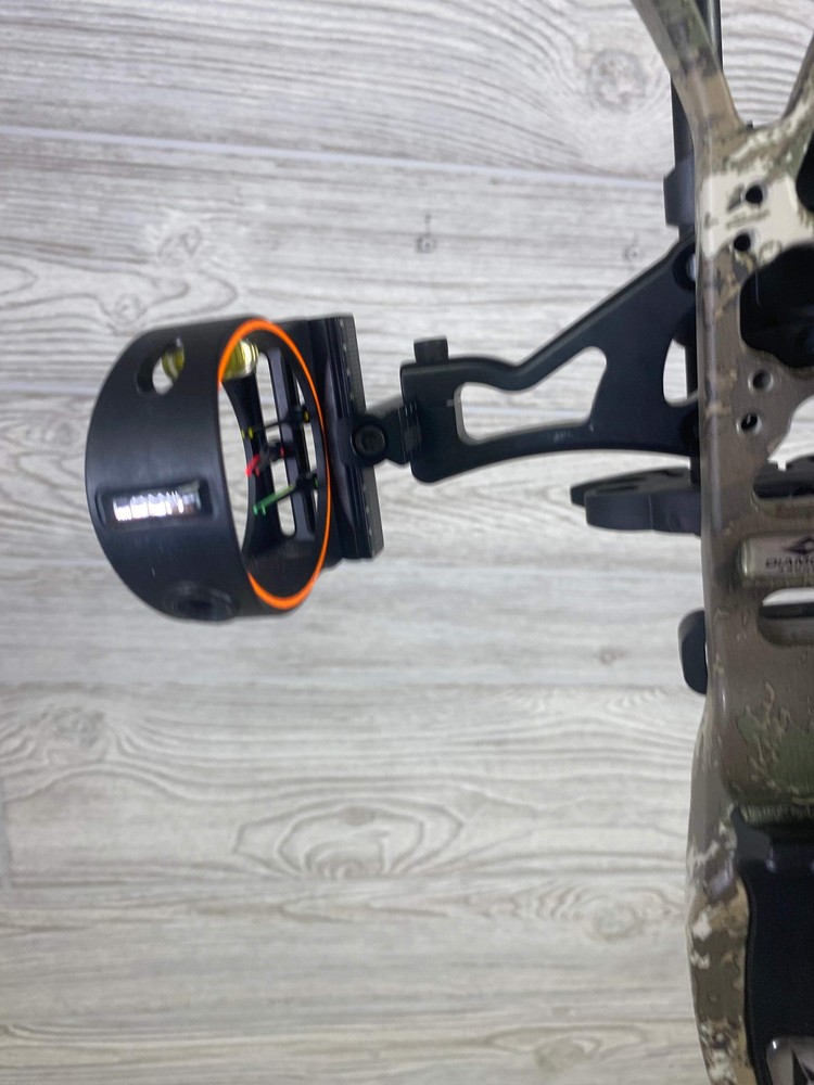 Diamond Edge 320 RH Bow Package