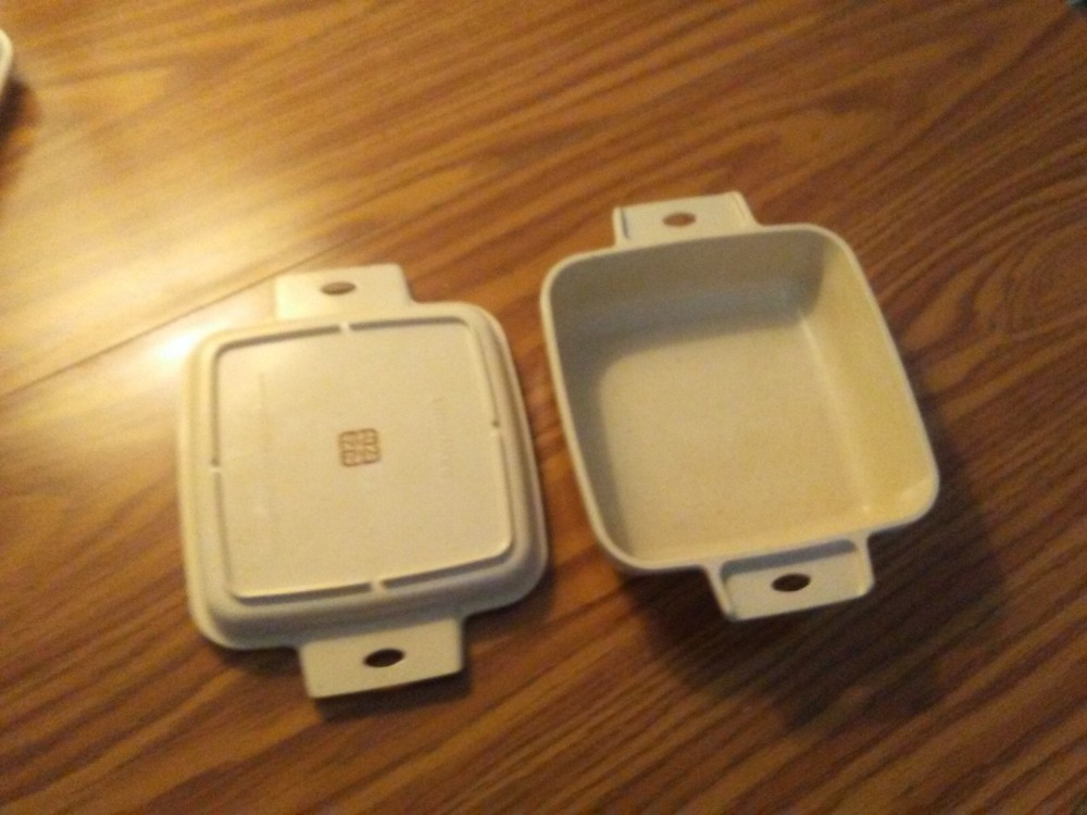 Littonware 1 Quart square microwave dish