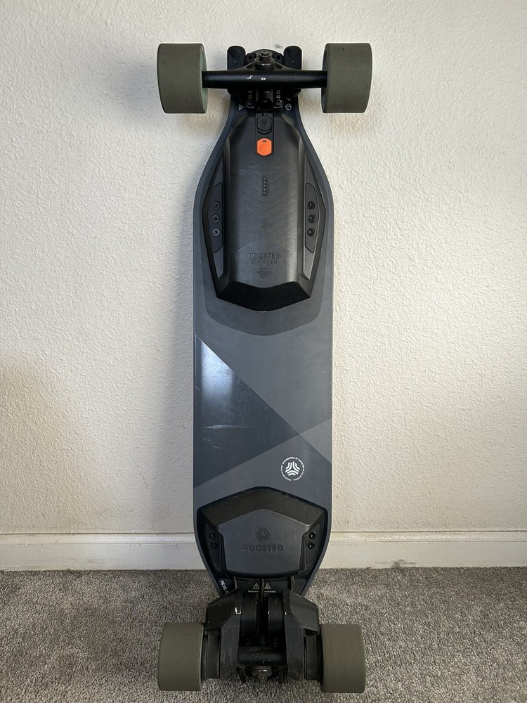 Stealth Electric Boosted Skaeboard