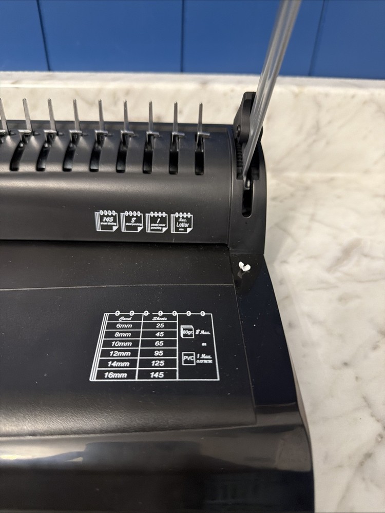 Binditek - ECOPLUS - Manual Comb Binding Machine - 19 Holes - 145 sheet binding