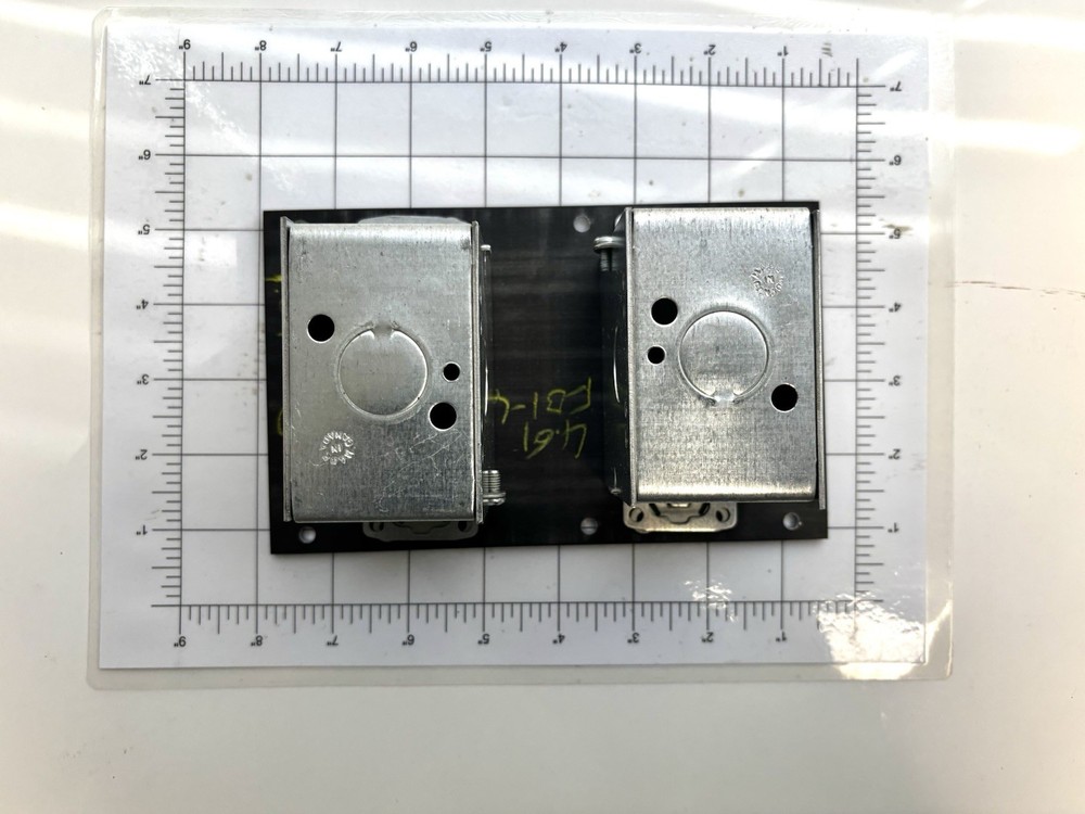 Double outlet box plates