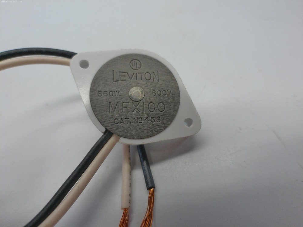 LEVITON 458 LAMPHOLDER NSNP