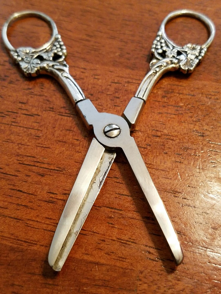 ornate sterling silver Grapevine design scissors